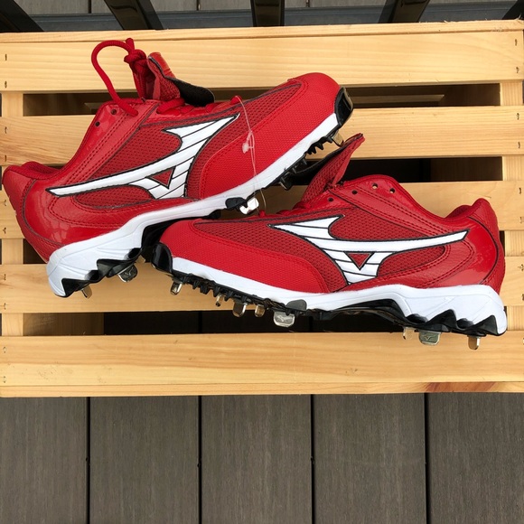 red mizuno softball cleats